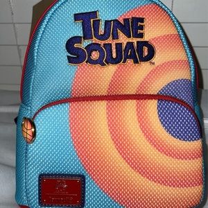 Tune squad lounge fly